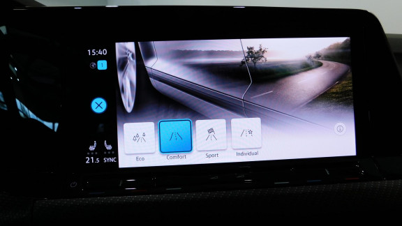 VOLKSWAGEN-GOLF-2.0 TDI SCR - 150 - BV DSG 7  VIII BERLINE R-Line 