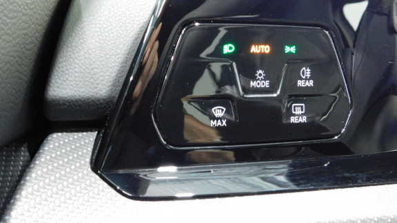 VOLKSWAGEN-GOLF-2.0 TDI SCR - 150 - BV DSG 7  VIII BERLINE R-Line 