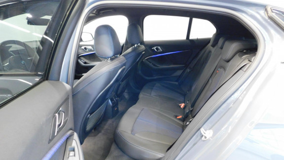 BMW-SERIE 1-118d  BERLINE F40 M Sport 