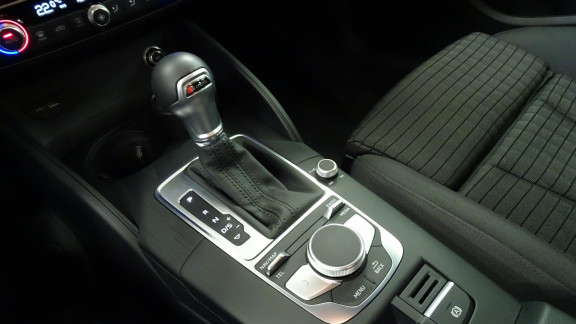 AUDI-A3 SPORTBACK-35 TFSI CoD -150 - BV S-Tronic 7 Sport