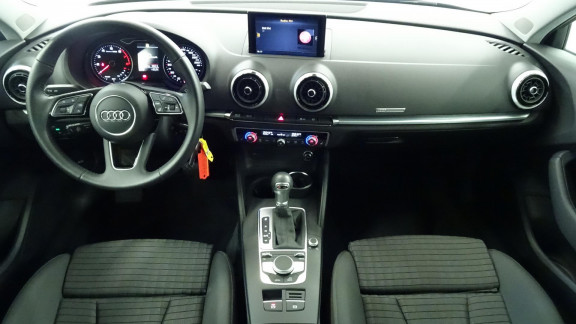 AUDI-A3 SPORTBACK-35 TFSI CoD -150 - BV S-Tronic 7 Sport