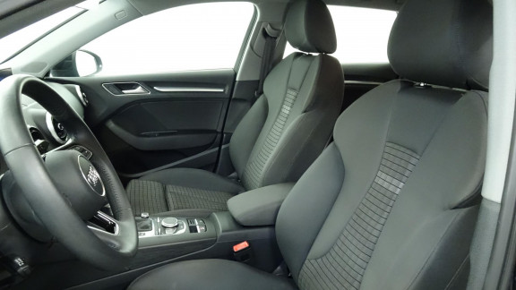 AUDI-A3 SPORTBACK-35 TFSI CoD -150 - BV S-Tronic 7 Sport