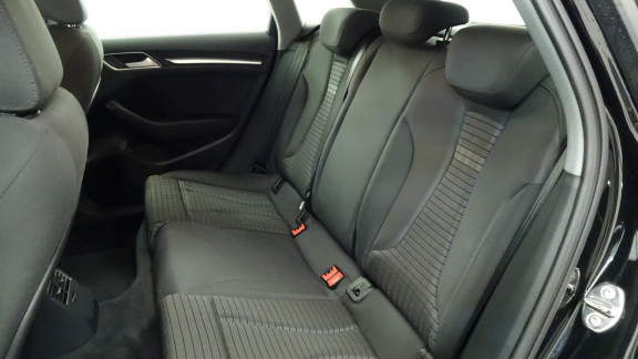 AUDI-A3 SPORTBACK-35 TFSI CoD -150 - BV S-Tronic 7 Sport