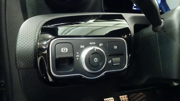 MERCEDES-CLASSE A-A 180 d AMG Line 