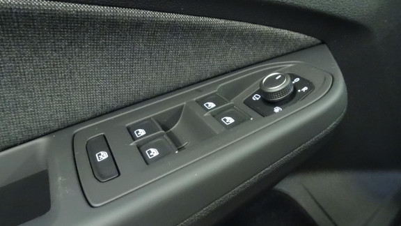 VOLKSWAGEN-GOLF-2.0 TDI SCR - 115 - BV DSG 7  VIII BERLINE Life Business 