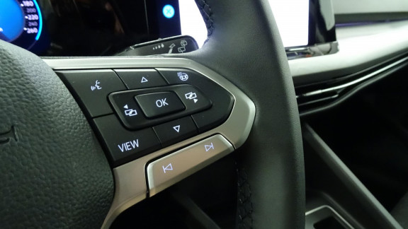 VOLKSWAGEN-GOLF-2.0 TDI SCR - 115 - BV DSG 7  VIII BERLINE Life Business 