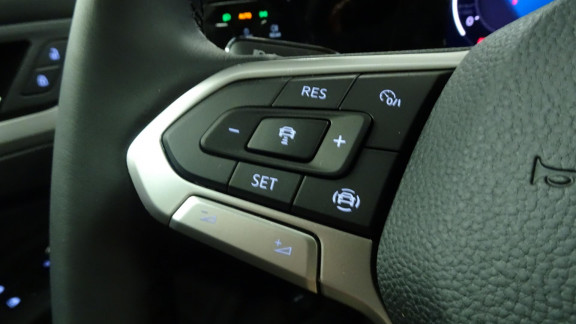 VOLKSWAGEN-GOLF-2.0 TDI SCR - 115 - BV DSG 7  VIII BERLINE Life Business 