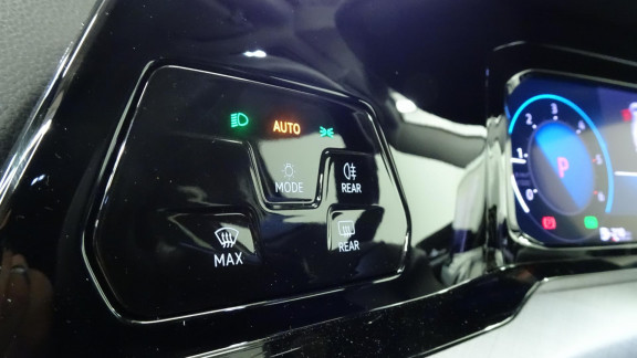 VOLKSWAGEN-GOLF-2.0 TDI SCR - 115 - BV DSG 7  VIII BERLINE Life Business 