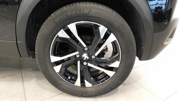 PEUGEOT-2008- 1.5 BlueHDi S&S - 130 - BV EAT8  II 2019 GT Line 