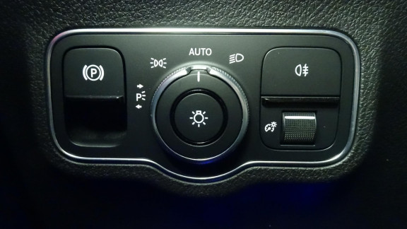 MERCEDES-GLB-200 d - 8G-DCT Progressive Line 