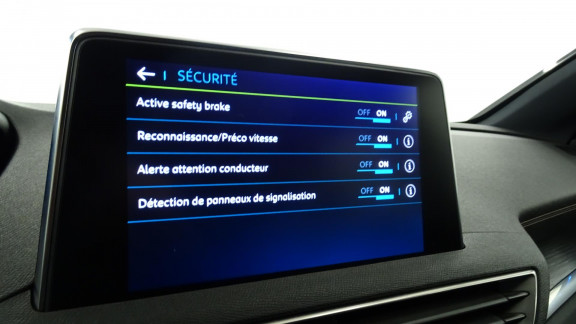 PEUGEOT-3008- Hybrid - 225 - BV e-EAT8 GT