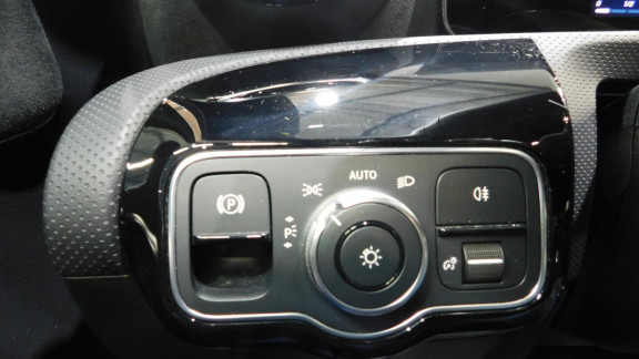 MERCEDES-CLASSE A-A 250 e - BV 8G-DCT  BERLINE 4P - BM 177 AMG Line PHASE 1