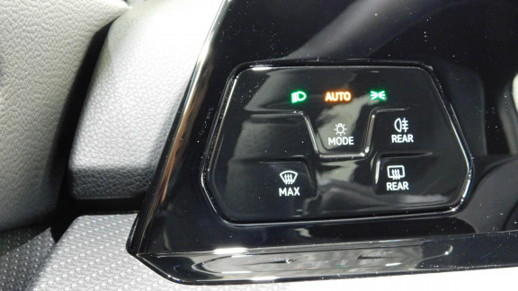 nouvelle-VOLKSWAGEN-GOLF-2.0 TDI SCR - 150 - BV DSG 7  VIII BERLINE R-Line 