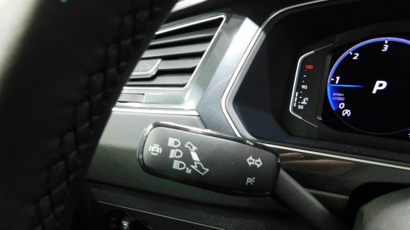 nouvelle-VOLKSWAGEN-TIGUAN-2.0 16V TDI BlueMotion - 150 - DSG 7  R-Line Exclusive PHASE 2